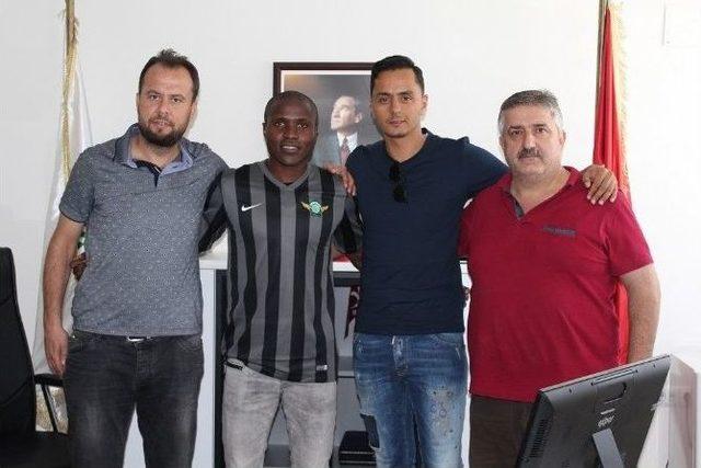 Akhisar Belediyespor’a Kamerunlu Orta Saha