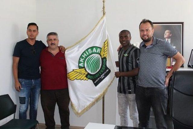 Akhisar Belediyespor’a Kamerunlu Orta Saha