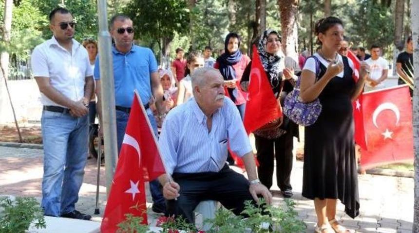 Şehit Aileleri Mersin'de Ter&ouml;r&uuml; Lanetledi