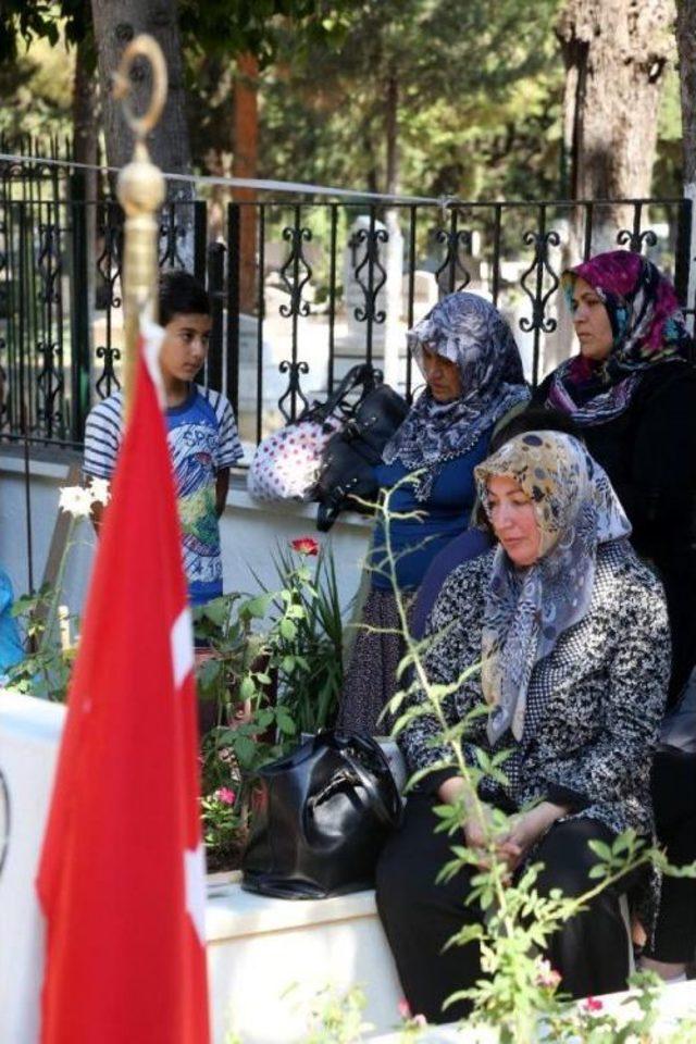 Şehit Aileleri Mersin'de Terörü Lanetledi