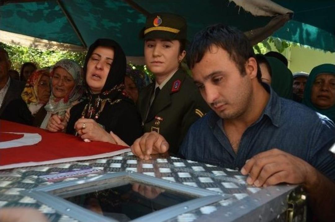 Kazada &Ouml;len Uzman Onbaşı Defnedildi