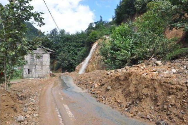 Trabzon’Da Sel Ve Heyelanlar Korkuttu