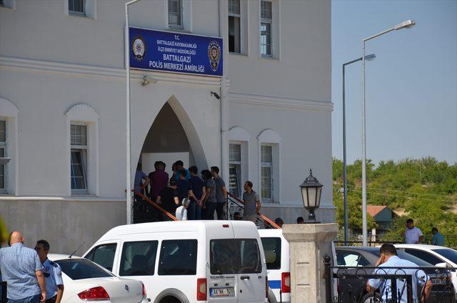Malatya'da polis memuru karakolda bıçaklandı