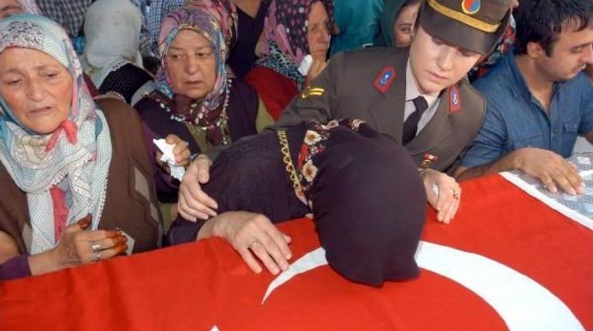 Uzman Onbaşı G&ouml;zyaşları Arasında Toprağa Verildi