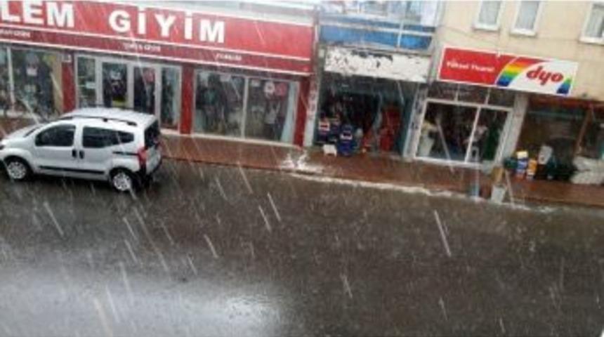 Ağustos Ayında Yağan Dolu Vatandaşı Şaşırttı