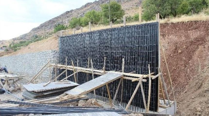 Heyelana Beton Duvarla &Ouml;nlem Alındı
