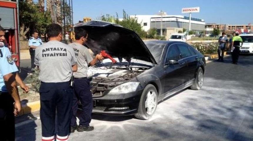 Eski Bakan &Ccedil;avuşoğlu'nun Makam Aracı Alev Aldı