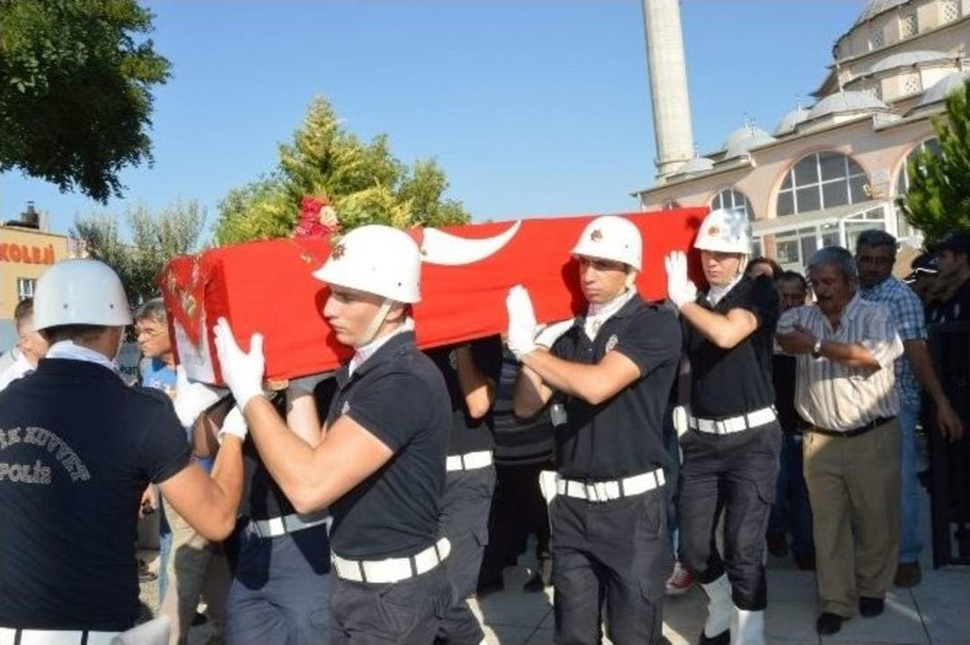 Nişanlısı Tarafından &Ouml;ld&uuml;r&uuml;len Polis Son Yolculuğuna Uğurlandı