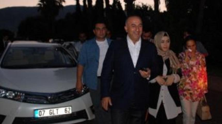 Eski Bakan &Ccedil;avuşoğlu'nun Makam Aracı Alev Aldı (2)