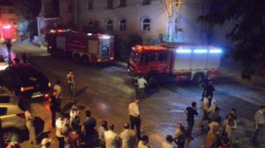 Çağrışan Köyü Geceyi Diken Üstünde Geçiriyor