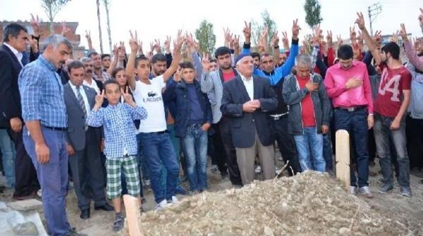 Doğubayazıt'ta &Ouml;ld&uuml;r&uuml;len Tanrıkulu  Defnedildi.