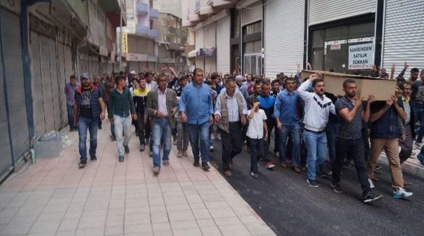 "dur" İhtarına Uymayınca Vurulan S&uuml;r&uuml;c&uuml; Toprağa Verildi