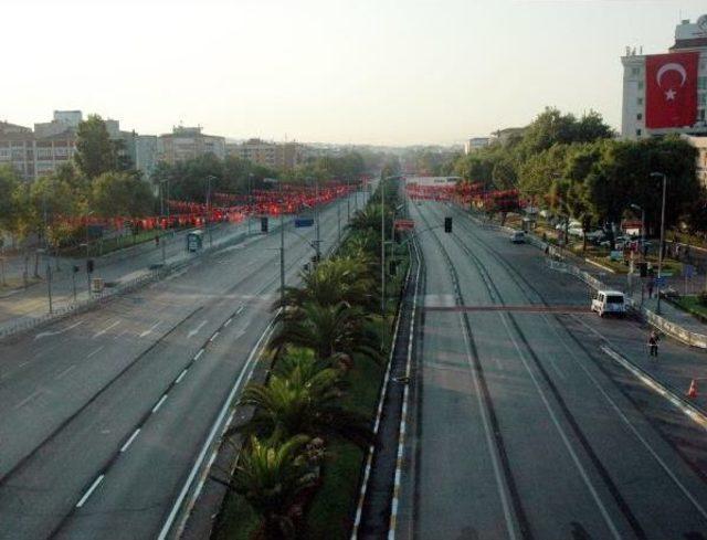 30 Ağustos Zafer Bayramı Nedeniyle İstanbul'da Bazı Yollar Trafiğe Kapatıldı