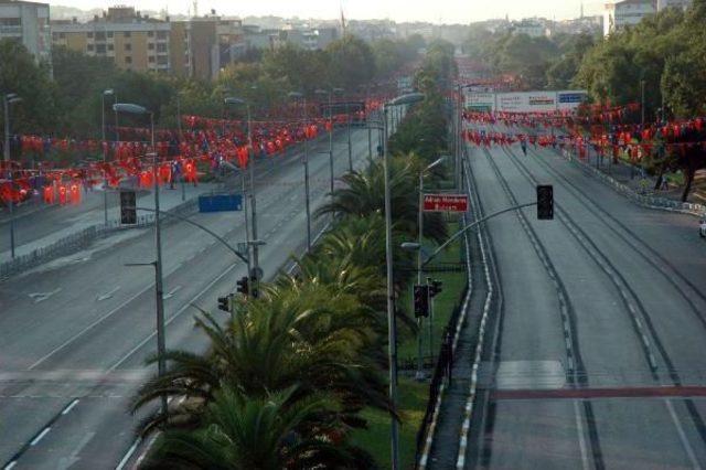 30 Ağustos Zafer Bayramı Nedeniyle İstanbul'da Bazı Yollar Trafiğe Kapatıldı