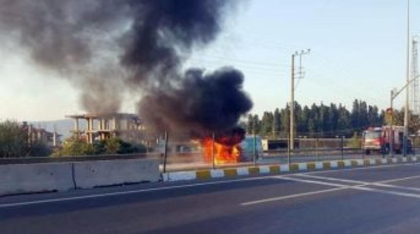 Seyir Halindeki Minib&uuml;s Alev Aldı
