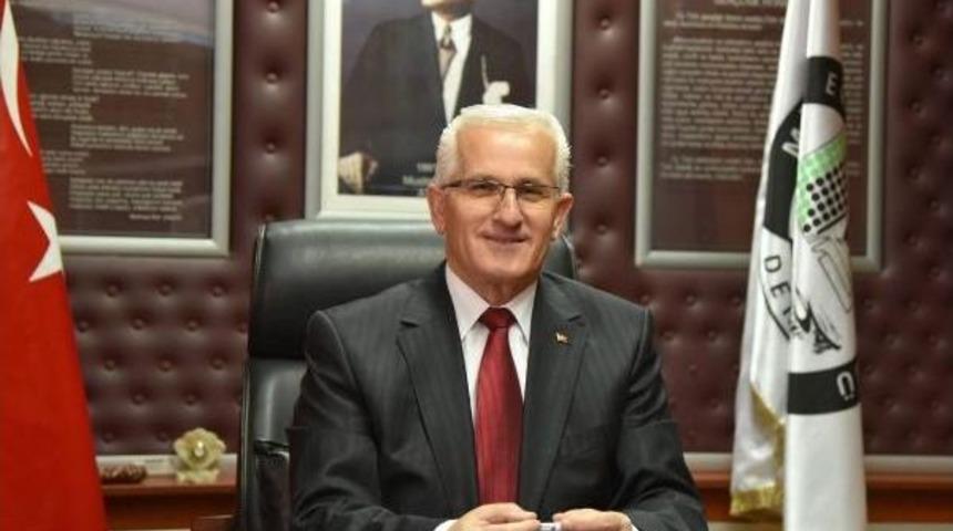 Milli Eğitim M&uuml;d&uuml;r&uuml;'den Uyarı: Kitaplar Sıralarda, Kapıdan Satışa Inanmayın