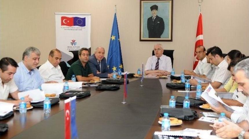 Mesleki Eğitim İ&ccedil;in Oda, Okul Ve &Ouml;zel Sekt&ouml;r İşbirliği Projesi Kapanış Toplantısı Yapıldı