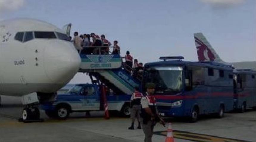 Mahkumlar Trabzon'a &Ouml;zel U&ccedil;akla Getirildi