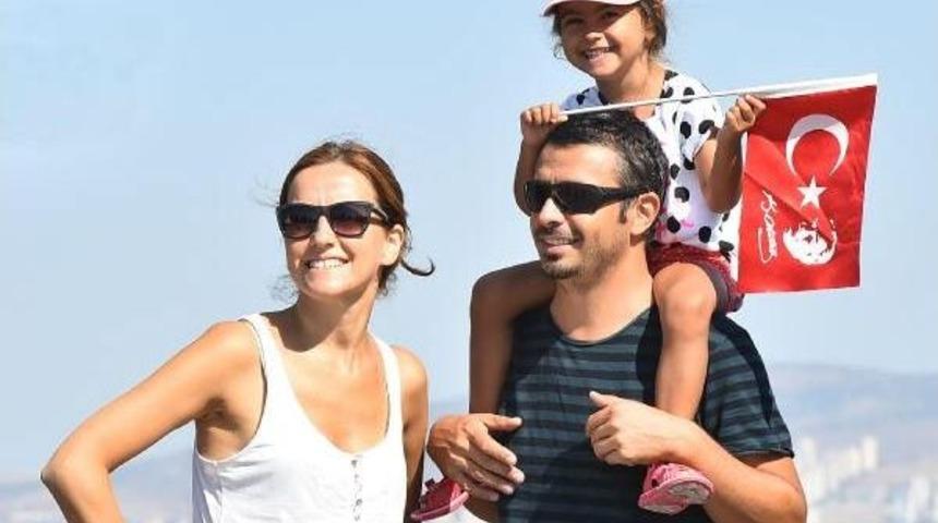 İzmir'de Zafer Bayramı'na Buruk Kutlama