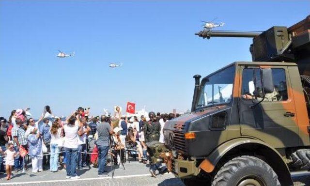İzmir'de Zafer Bayramı'na Buruk Kutlama
