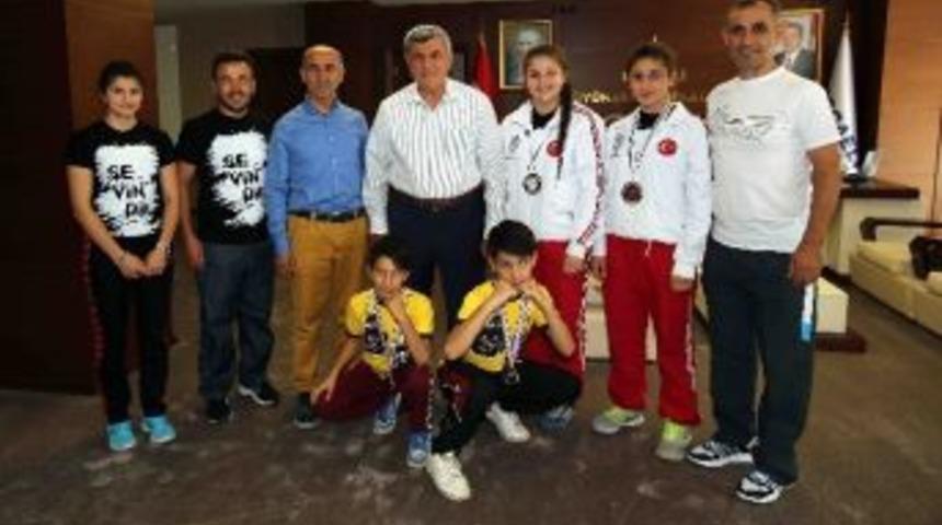 Başkan Karaosmanoğlu, "sizlerle Gurur Duyuyorum"