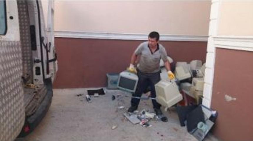 Z&uuml;beyde Hanım Lisesi&rsquo;nden 1 Tonluk E-atık Desteği