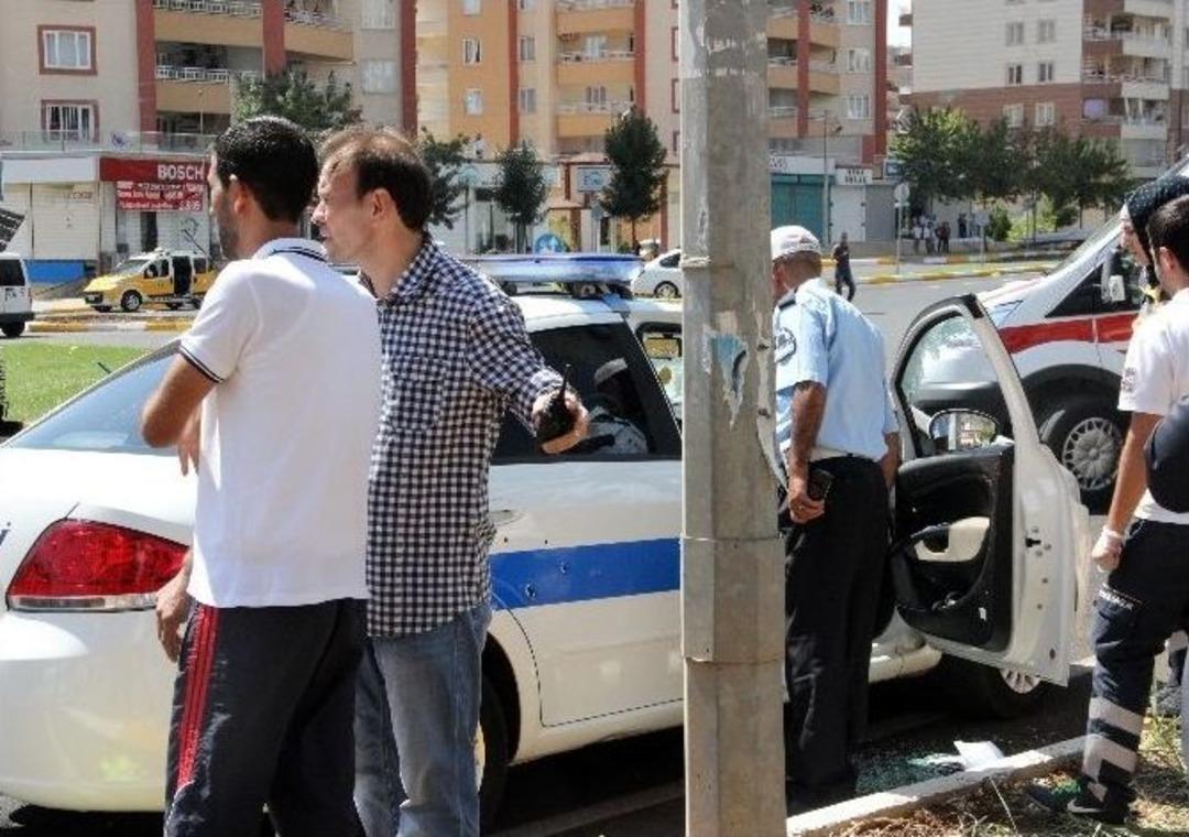 Diyarbakır&rsquo;da Polis Aracına Saldırı: 1 Şehit, 1 Yaralı