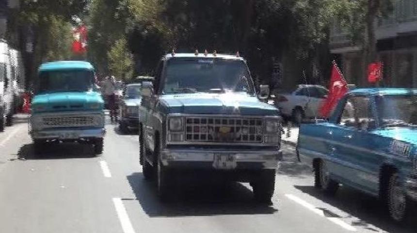 Klasik Otomobilcilerden "30 Ağustos" Kutlaması...