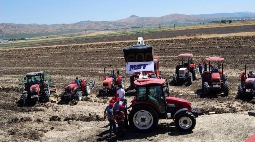 Başak Trakt&ouml;rle &rsquo;tarla G&uuml;nleri&rsquo;