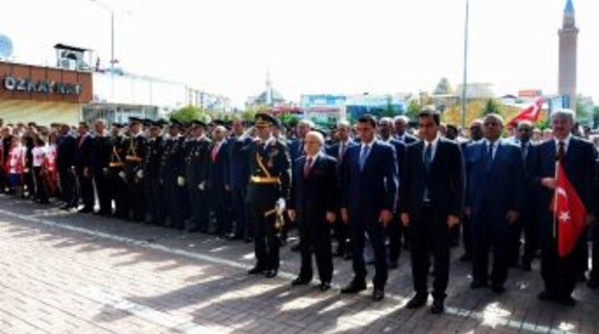 Kırşehir&rsquo;de Zafer Bayramı Kutlamaları