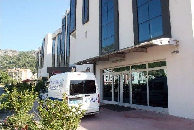 Kına Turuna Çıkan Gelin Ve Damat Kaza Yaptı: 1 Ölü, 3 Yaralı