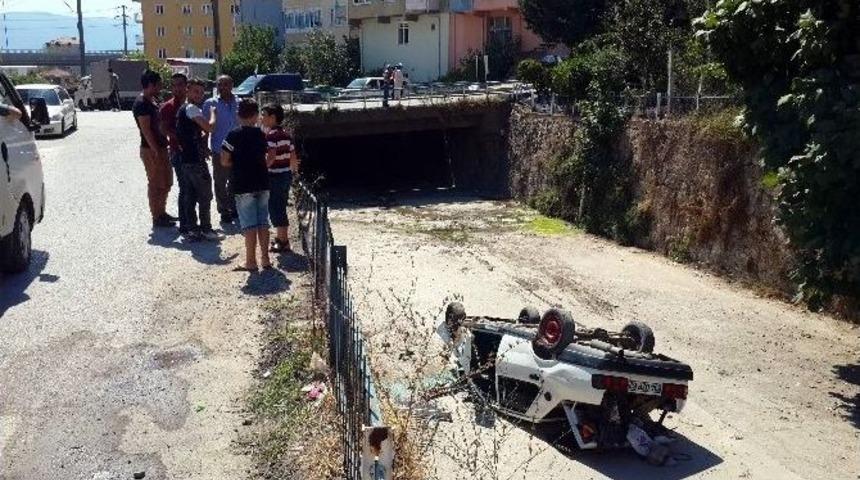 Otomobil Dere Yatağına U&ccedil;tu: İki Yaralı