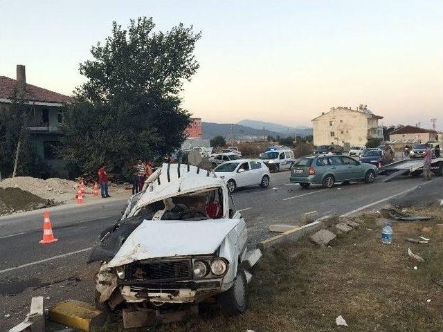 Hurdaya Dönen Otomobilden Sağ Çıktılar