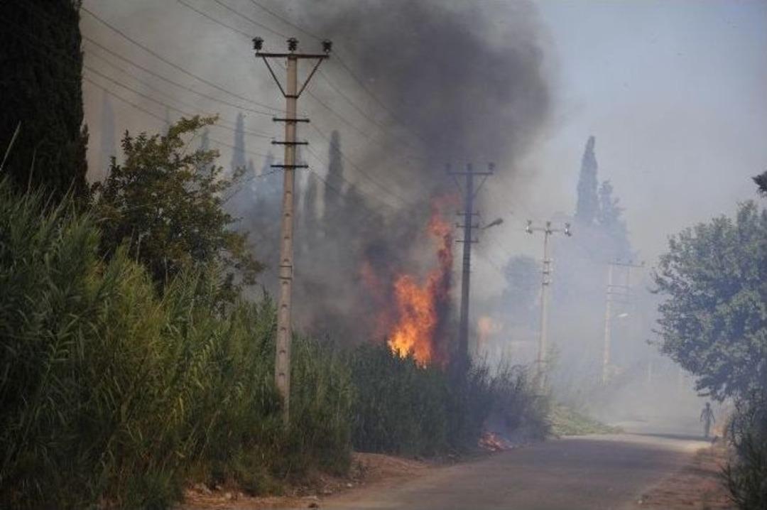 Antalya Tarım Arazisindeki Yangın Kontrol Altına Alındı