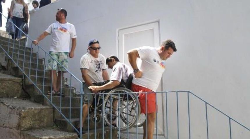 30 Ağustos'ta Engelleri Aştılar