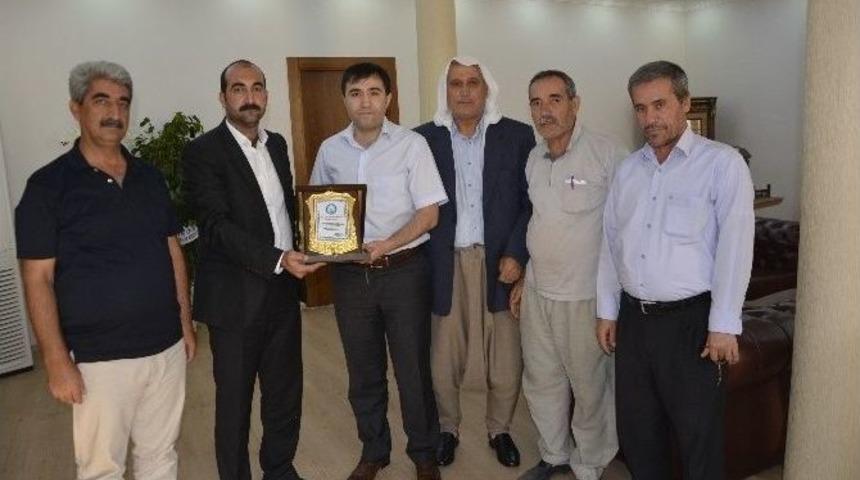 Viranşehir De Zahireciler Derneği&rsquo;den Kaymakam Citer&rsquo;e Plaket