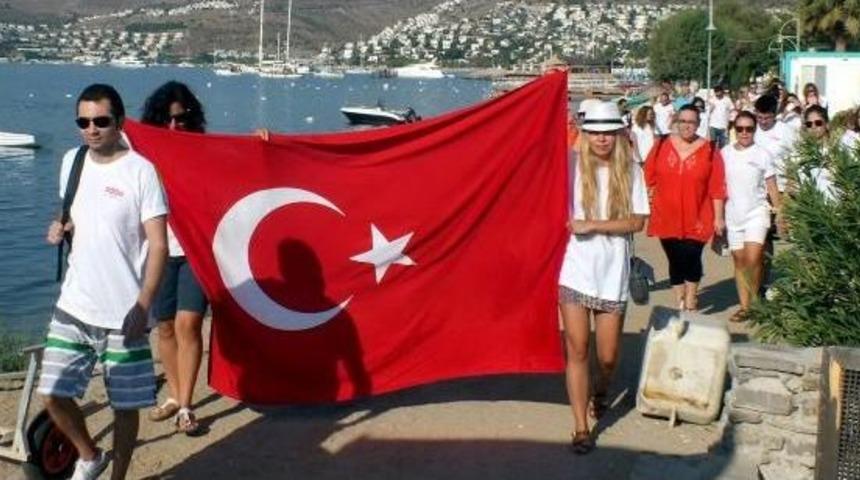 30 Ağustos'u Y&uuml;r&uuml;y&uuml;ş Ve Y&uuml;zme Etkinliği Ile Kutladılar