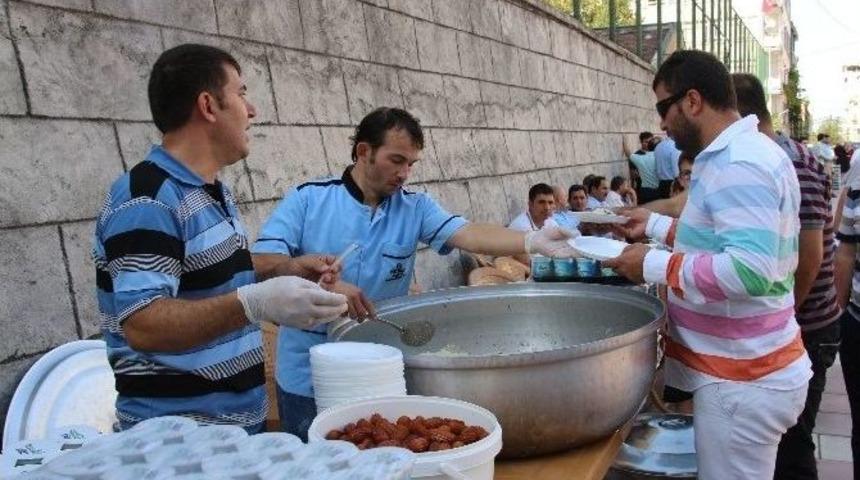İmam Hatip Mezunları Pilav G&uuml;n&uuml;nde Bir Araya Geldi