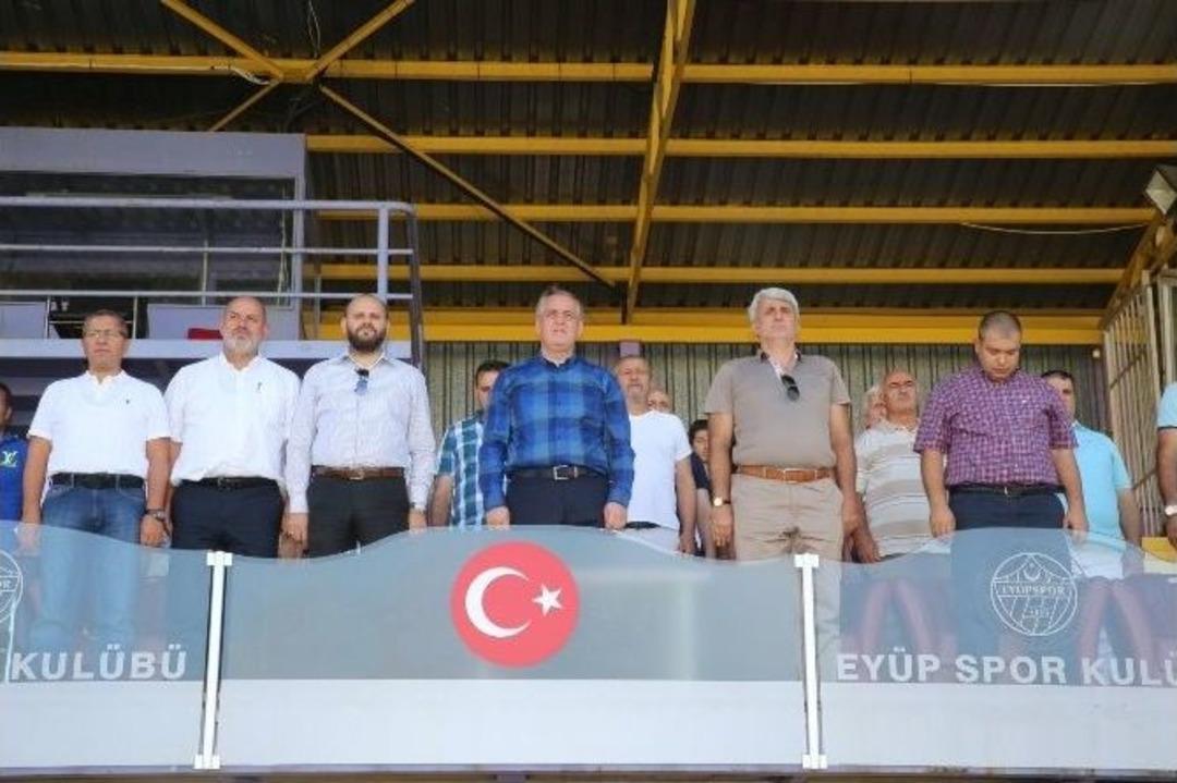 Ey&uuml;p Belediyesi&rsquo;nden Amat&ouml;r Spor Kul&uuml;plerine 5 Bin Adet Spor Malzemesi Yardımı