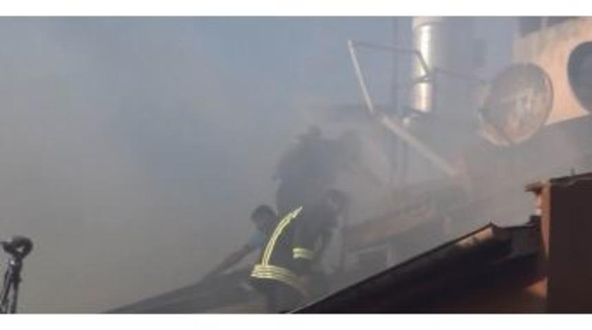 Sivas&rsquo;ta &Ccedil;ıkan &Ccedil;atı Yangını Korkuttu