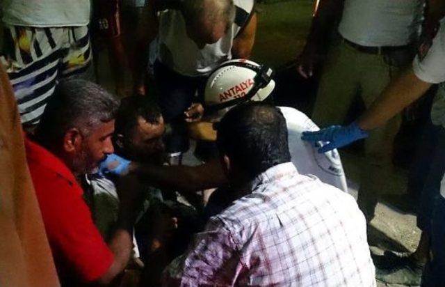 Serik&rsquo;Te Otel Inşaatında G&ouml;&ccedil;&uuml;k Oldu, 7 Iş&ccedil;i Yaralandı 1