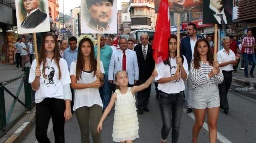 Zonguldak'ta 'zafer Bayramı Ve Ter&ouml;re Lanet Y&uuml;r&uuml;y&uuml;ş&uuml;'