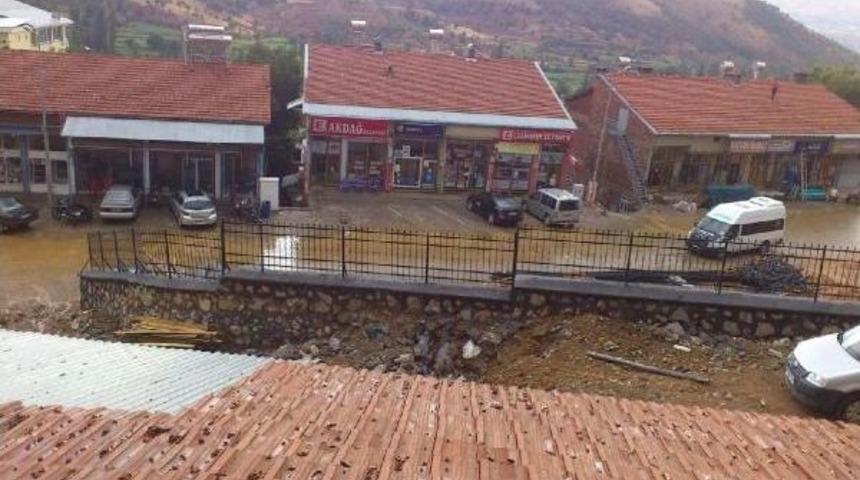 &Ccedil;elikhan'da Sağanak Yağış