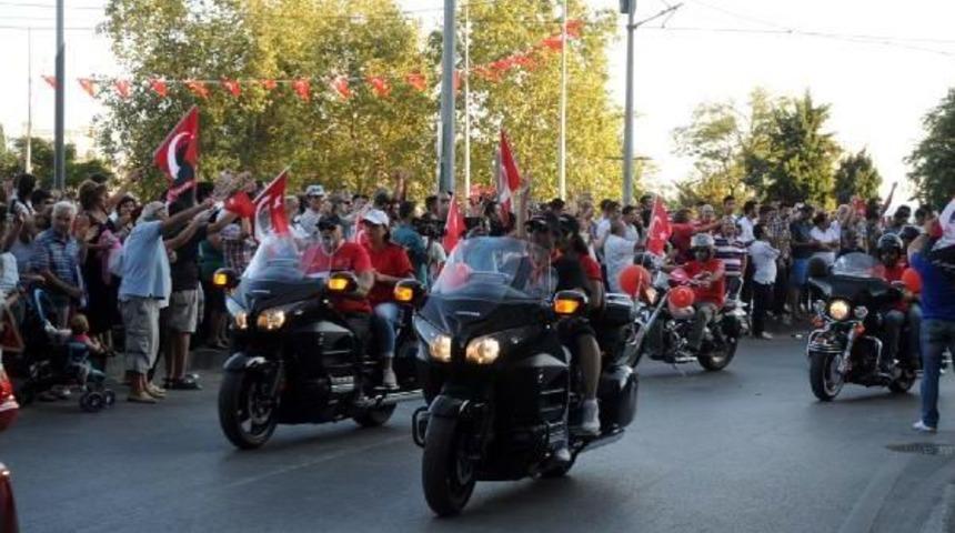 30 Ağustos Kutlamasında Ter&ouml;r Lanetlendi