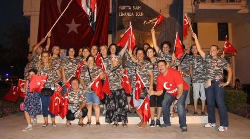 600 Metrelik Bayraklı, Gelin- Damatlı Zafer Bayramı Kutlaması