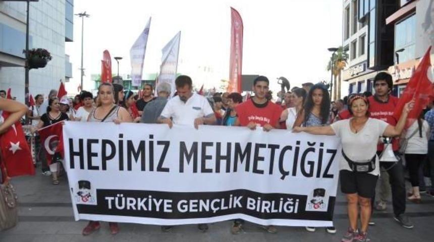 Zafer Bayramı'nda Ter&ouml;re Tepki Y&uuml;r&uuml;y&uuml;ş&uuml;