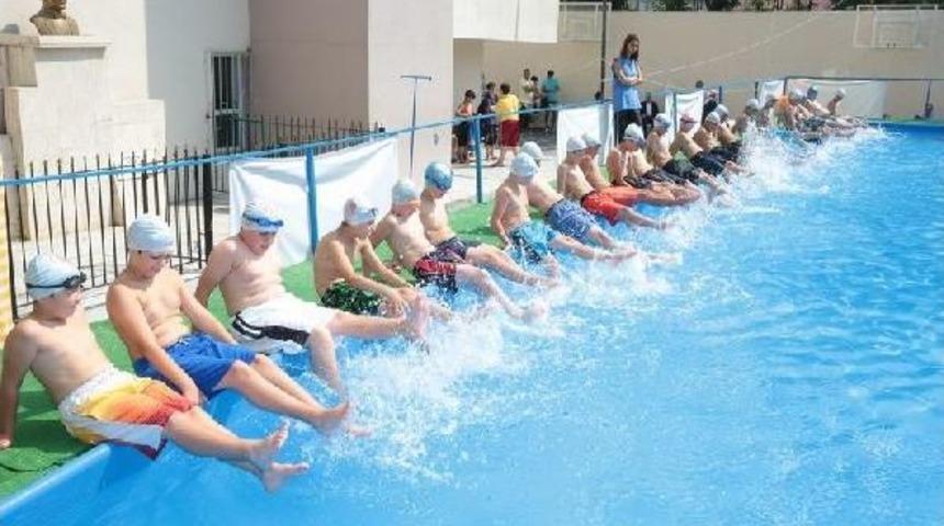 Okul Bah&ccedil;elerine Kurulan Portatif Havuzlar &Ccedil;ocukları Sevindirdi