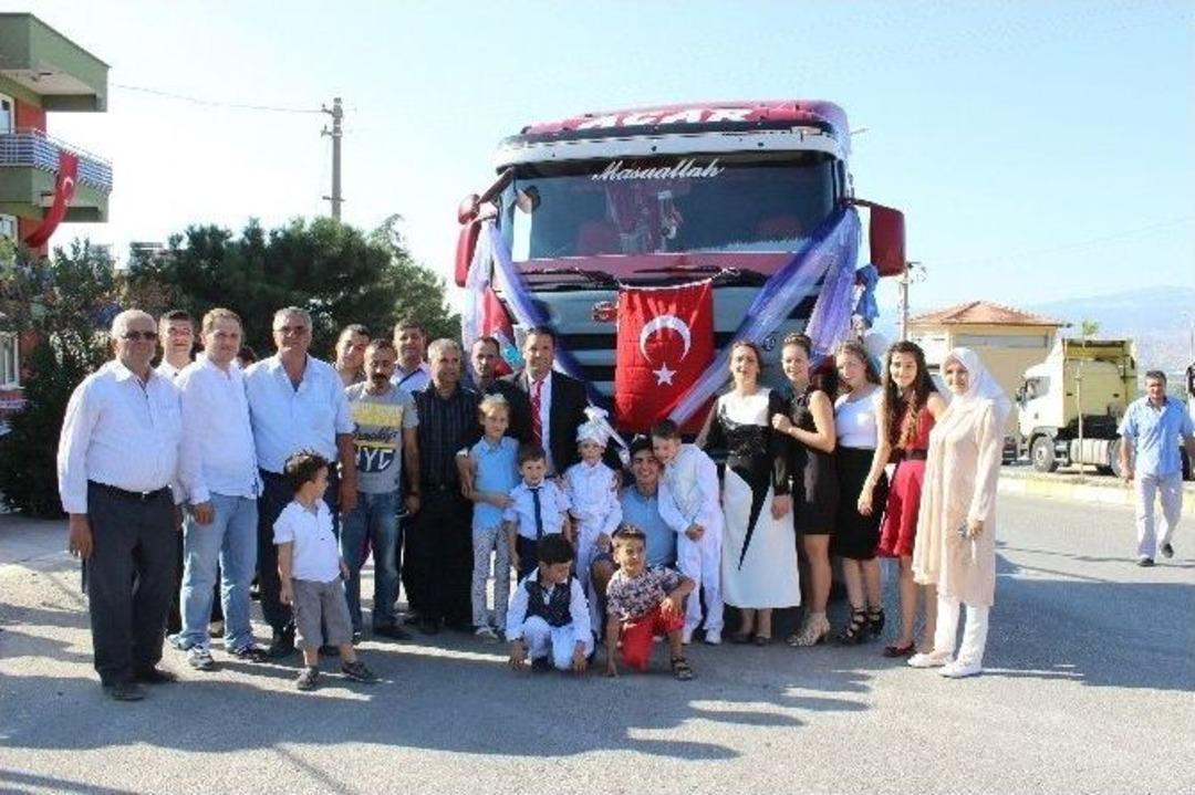 (&ouml;zel Haber) Denizli&rsquo;de Tırlardan Oluşan S&uuml;nnet Konvoyu
