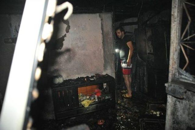 Ahşap Ev Yangından K&uuml;l Oldu 3