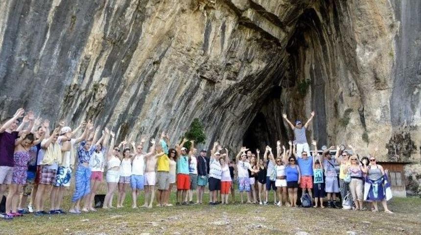 Girmeler Mağarası Yerli Ve Yabancı Turistlerin Akınına Uğruyor